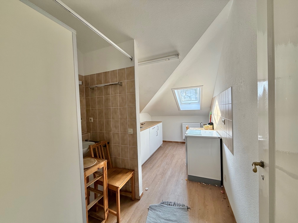 Keine abgeschlossene Wohnung – 2 Zimmer , Küche u. WC mit Zugang über gemeinschaftlich genutzten Durchgang - Foto 2