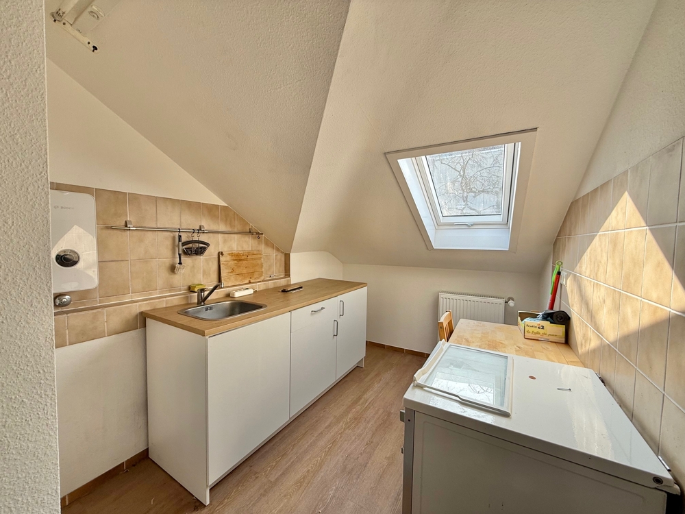 Keine abgeschlossene Wohnung – 2 Zimmer , Küche u. WC mit Zugang über gemeinschaftlich genutzten Durchgang - Foto 1