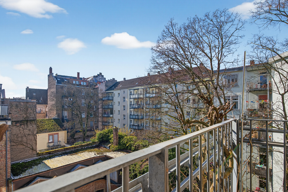 Stilvolle Altbauperle - kernsanierte 4-Zimmer-Wohnung mit Südbalkon - Foto 4