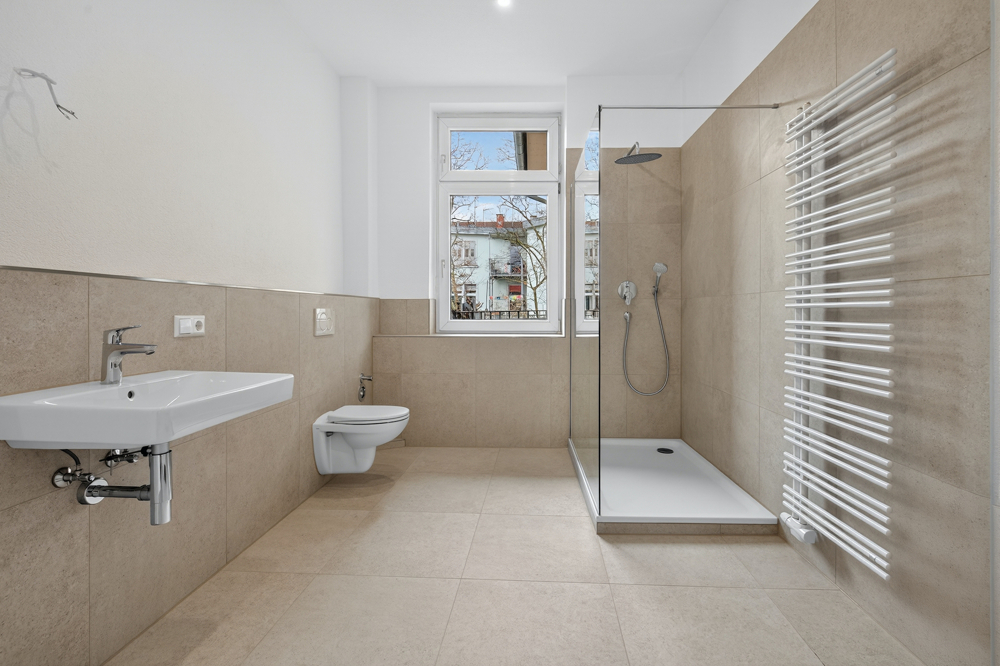 Stilvolle Altbauperle - kernsanierte 4-Zimmer-Wohnung mit Südbalkon - Foto 2