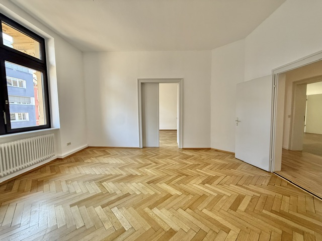 Großzügige Altbauwohnung in Innenstadtlage direkt am Marktplatz - Foto 1