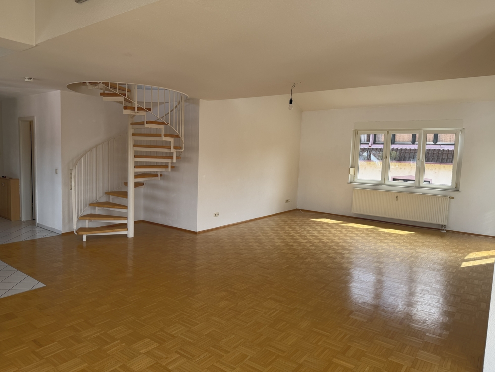 Lichtdurchflutete Maisonettewohnung, die einfach jeden begeistert! - Foto 1