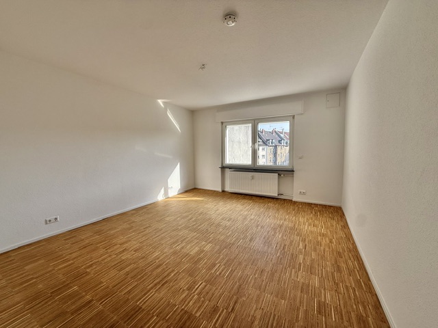 Schöne 3 Zimmerwohnung mit 2 Balkonen in der Karlsruher Oststadt - Foto 2