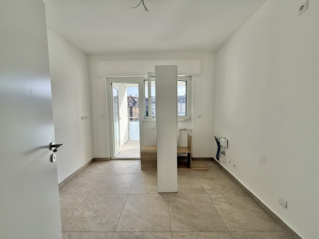 Schöne 3 Zimmerwohnung mit 2 Balkonen in der Karlsruher Oststadt - Foto 1